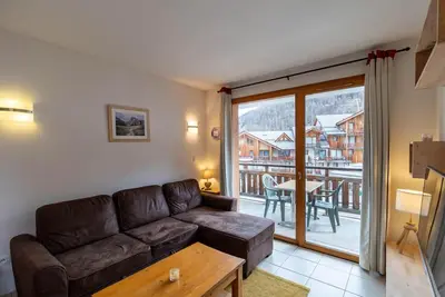 Image de À 150m des pistes de ski, 5ème étage, vue station, piscine, sauna, balcon, casier à ski, 33m²
