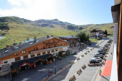Image de À 10m des pistes de ski, 3ème étage, vue pistes de ski, balcon, télévision, casier à ski, 27m²