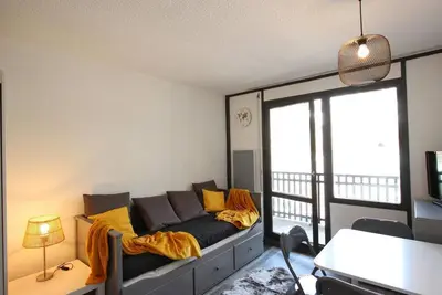 Image de À 300m des pistes de ski, 7ème étage, balcon, parking, télévision, casier à ski, 19m², Chamrousse