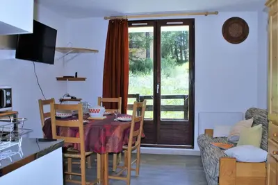 Image de 200m du centre station, Rez-de-chaussée, balcon, télévision, casier à ski, 28m², Risoul