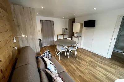 Image de 10m du centre station, 2ème étage, vue montagne, télévision, casier à ski, 27m², Les Menuires