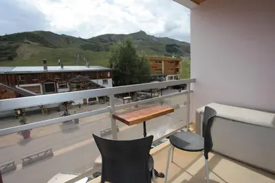 Image de À 10m des pistes de ski, 2ème étage, télévision, casier à ski, 26m², La Toussuire