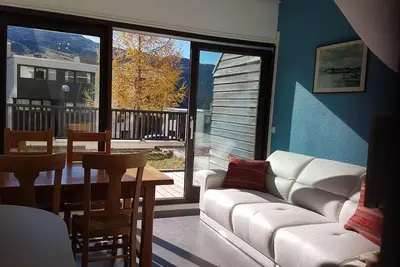 Image de À 100m des pistes de ski, 1er étage, piscine, sauna, terrasse, télévision, casier à ski, 40m²