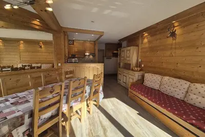 Image de 10m du centre station, 4ème étage, balcon, télévision, casier à ski, 58m², Tignes