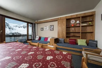 Image de 100m du centre station, 3ème étage, balcon, télévision, casier à ski, 53m², Tignes