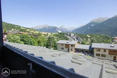 Image de À 300m des pistes de ski, 3ème étage, vue dégagée, balcon, télévision, casier à ski, 34m², Aussois