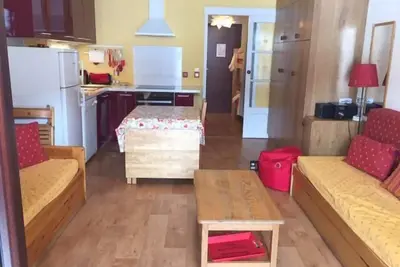 Image de 10m du centre station, 2ème étage, vue pistes de ski, balcon, télévision, casier à ski, 30m², Risoul