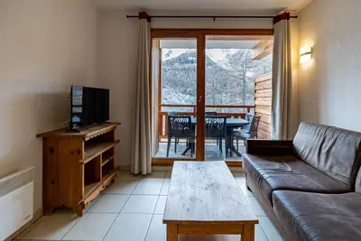 Image de 150m du centre station, 5ème étage, piscine, sauna, balcon, casier à ski, 37m², Les Orres