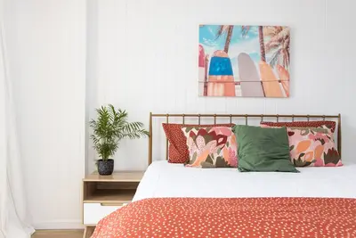 Image de Fab Beachfront 2 Brm Apt in the Heart of Surfers