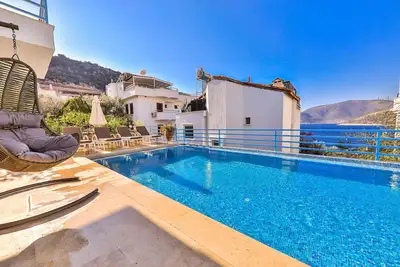 Hulya Evi is a modern 2 bed duplex maisonette type villa with stunning sea views