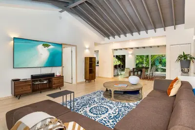 Secluded house nested in Coconut Grove