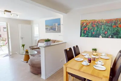 Beachfront 5-star semi-detached house with beach chair & terrace for 4 guests