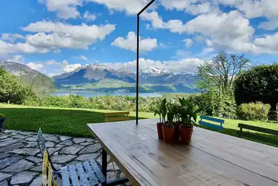 Image de Les Eaux Vives maison avec jacuzzi vue lac