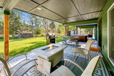 Image de Gorgeous 4 Bedroom Cabin w/ Hot Tub in Donnelly!