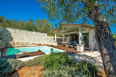 Herb Garden Luxury Villa with private pool /garden