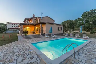 Image de Villa with pool, 6 persons, large garden with barbecue. Dogs are welcome!