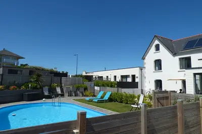 Image de Maison \"Ouessant\", plein sud avec piscine à 200 m plages et port de Moguériec