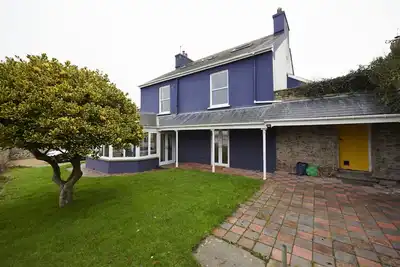 Image de Delightful 6 Bedroom Cottage with Log Burner & Great Views