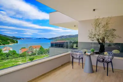 Image de Luxury Villa With Beautiful Pool And Table Tennis