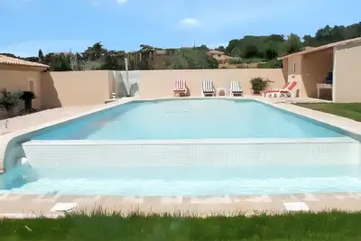 Image de Homerez - Maison à Aubignan, piscine partagée
