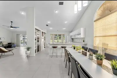 Image de Wellington, Fl Modern Family Lakehouse near Equestrian Center