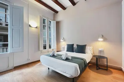 Image de Bright & Spacious 4 Bed in Gracia w/Balcony