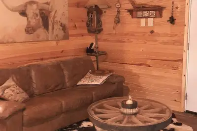 Image de Rustic romantic lakefront cabin! !