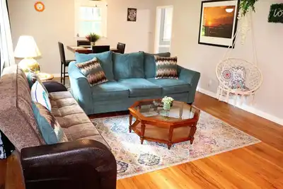 Image de Bring your big family of 10 here! North Macon quite location