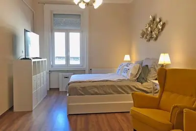 Image de Modern comfort in historical Budapest