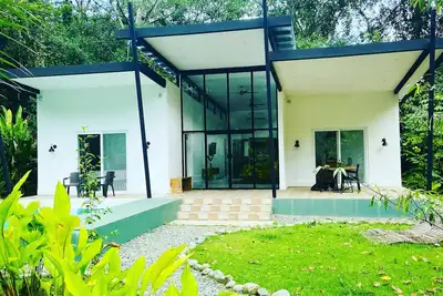 Image de Isla Colon, Bocas Del Toro, Modern home in the jungle near the beach w/ Internet