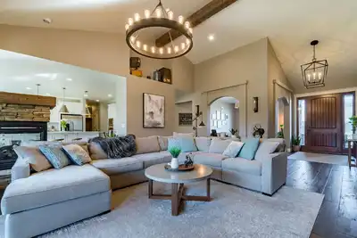 Image de Luxurious 5-bedroom House - Convenient Location