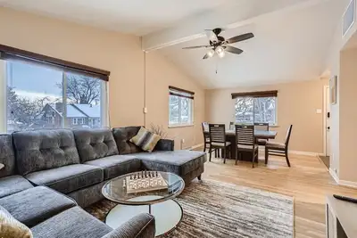 Image de Spacious 6 Bd 3 Bt 2 Kt Retreat | Old Town Arvada