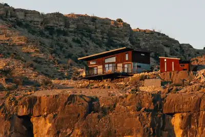 Image de Off-Grid, Modern Cliff House
