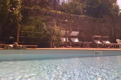 Image de Gîte classé 2 * en rez de jardin d'une ancienne poterie au centre de Dieulefit