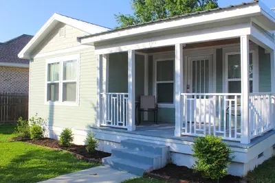 Image de Welcome to The Oyster Shack! The Coast's cutest coastal cottage!