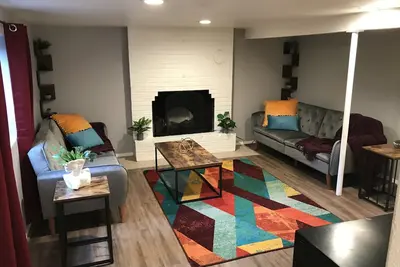 Image de Modern, Fun, Spacious, 2 Bedroom - 2 Bath - 4 minutes from downtown