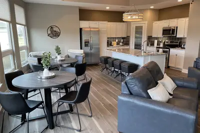 Image de Golf Course Getaway! Right on Sand Creek Golf Course, Newly Built