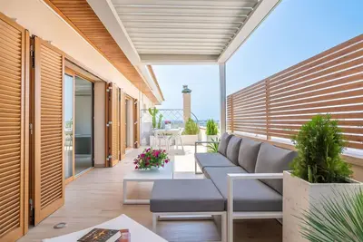 Confortable appartement pour 2 personnes avec climatisation, Wifi, Tv, terrasse et parking