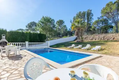 Image de Belle maison de vacances privée pour 6 personnes avec piscine privée, Wifi et Tv