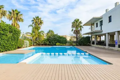 Image de Agréable appartement pour 4 personnes avec piscine, Wifi, climatisation, Tv, terrasse et parking