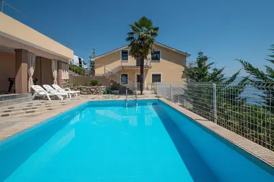 Image de Maison de vacances privée avec piscine privée, climatisation, Wifi, Tv, terrasse, animaux admis