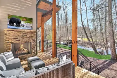 Image de Creek's Corner ~ 3br Creekside Retreat ~ Fire Pit  ~ Hot Tub
