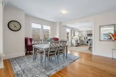 Image de Upscale 4 Bedroom Condo w King Bed Suite