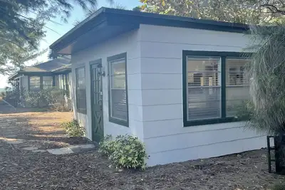 Image de Two-bedroom bungalow - Old Fl Cottage - Gulf Side - Ground Level