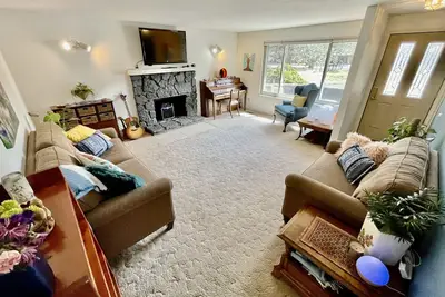 Image de Cozy Retreat in the Forest - Walk to Factory Outlets!