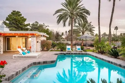 Desert Dream! 🌵Dreamy, Spacious Backyard, Pool