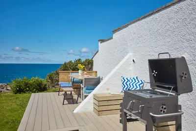 Image de 3 Overcliff is a stunning family friendly cottage with a comfortable interior and breath taking and