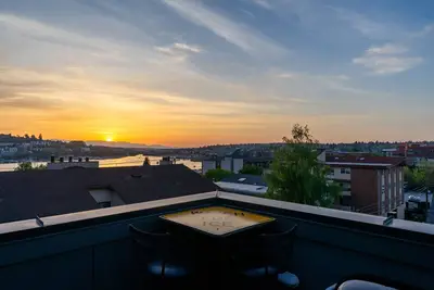 Lake Union View Townhome at East Lake