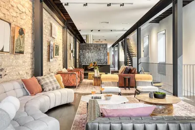 Image de Luxe 4-Story w/ Rooftop HotTub, GameRoom, Theater | Paramount Place by AvantStay