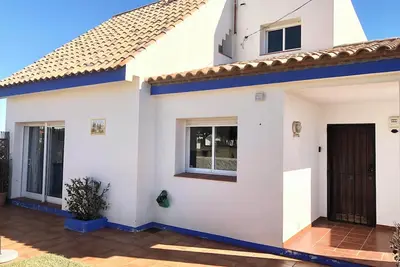 Villa 'Estepona Sea Front' avec vue sur la mer, piscine partagée et Wi-Fi